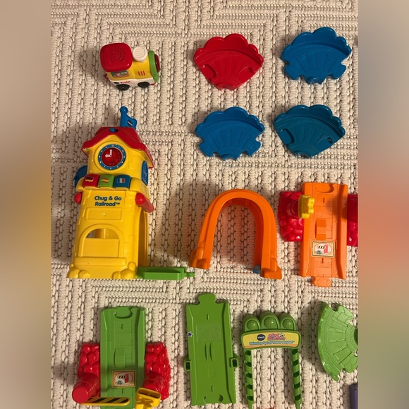 Mega Bloks First Builders Train Set - Train Track and Car Awesome Toy Set - Picture 6 of 16